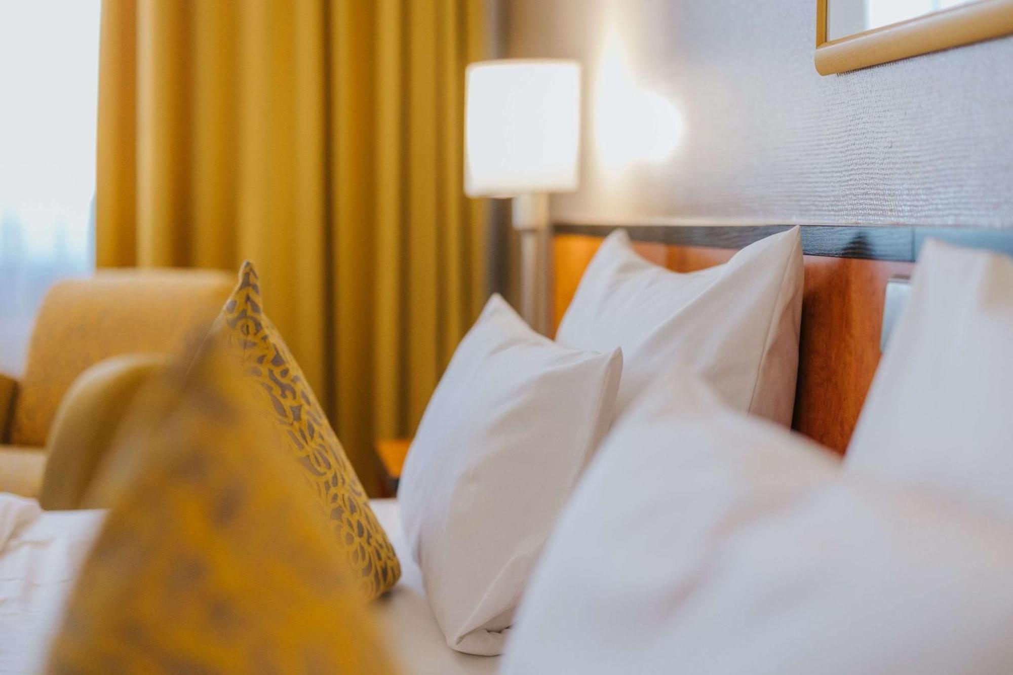 Best Western Plus Hotel เบาท์เซน ภายนอก รูปภาพ