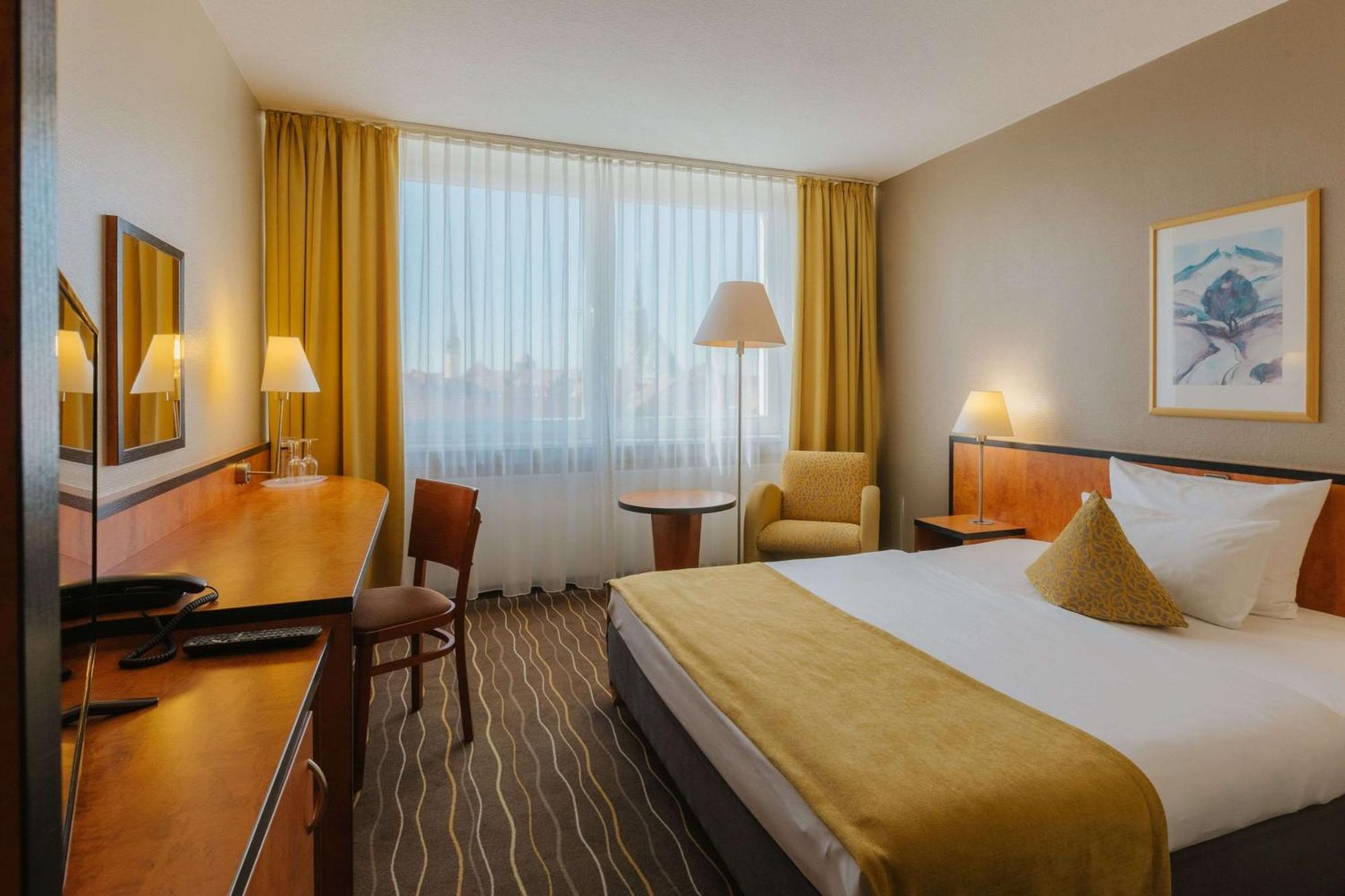 Best Western Plus Hotel เบาท์เซน ภายนอก รูปภาพ