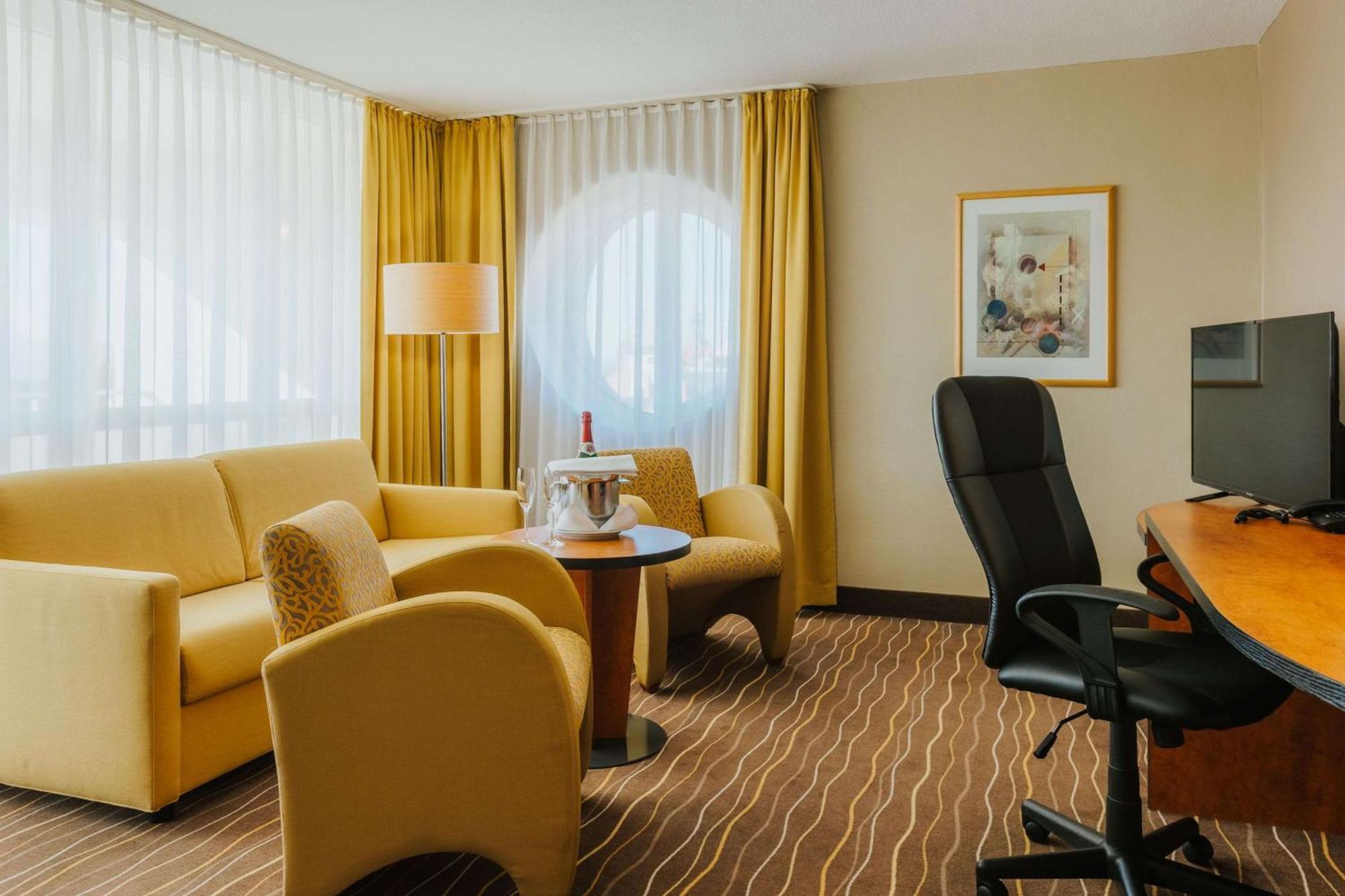 Best Western Plus Hotel เบาท์เซน ภายนอก รูปภาพ