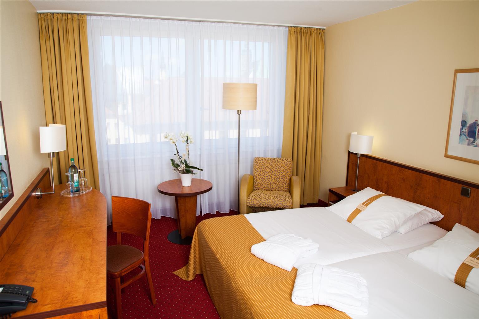 Best Western Plus Hotel เบาท์เซน ภายนอก รูปภาพ