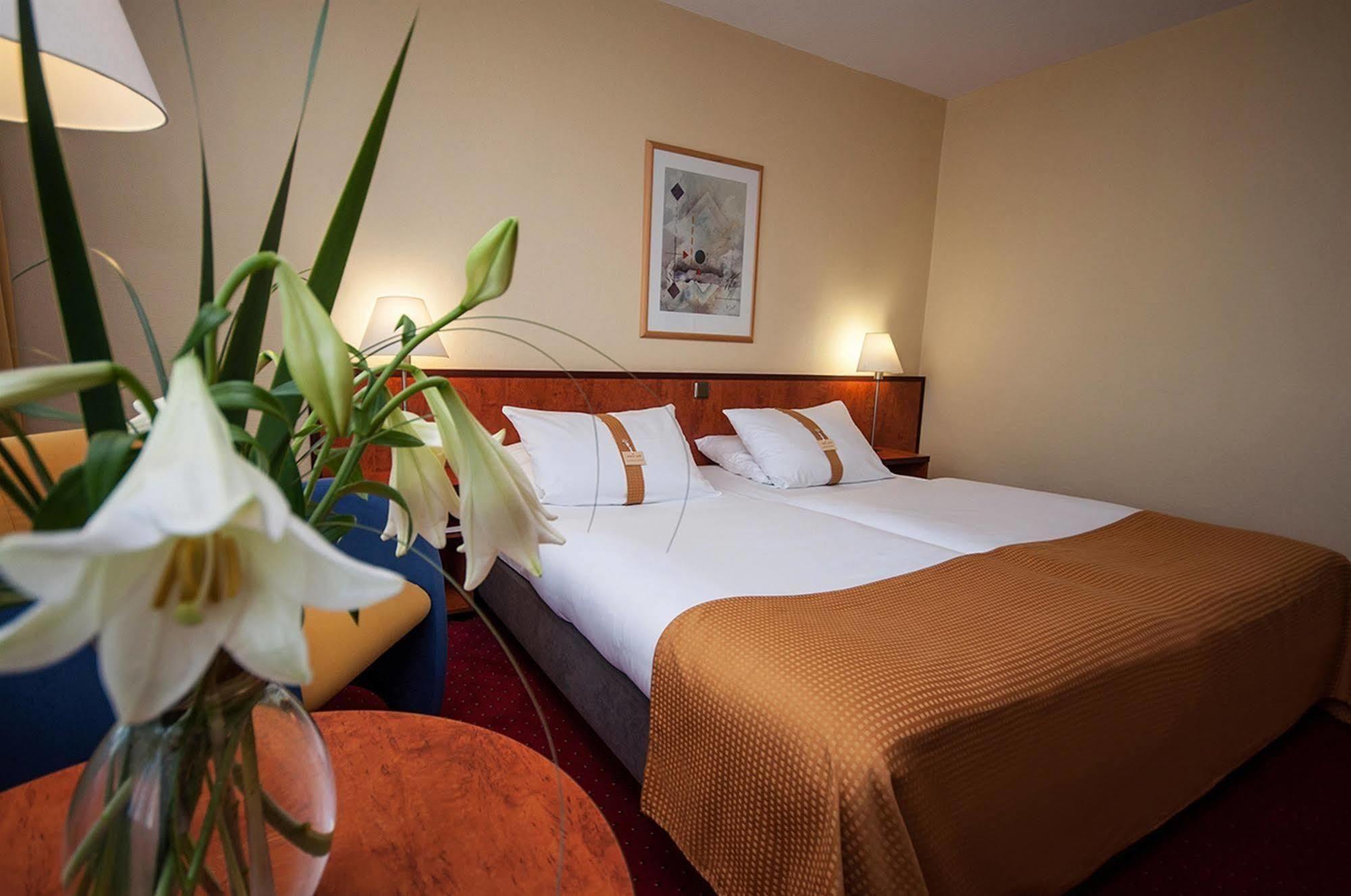Best Western Plus Hotel เบาท์เซน ภายนอก รูปภาพ